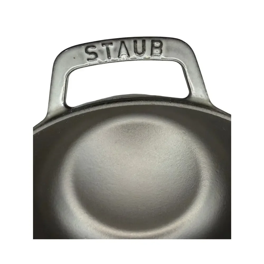 Staub vintage round
